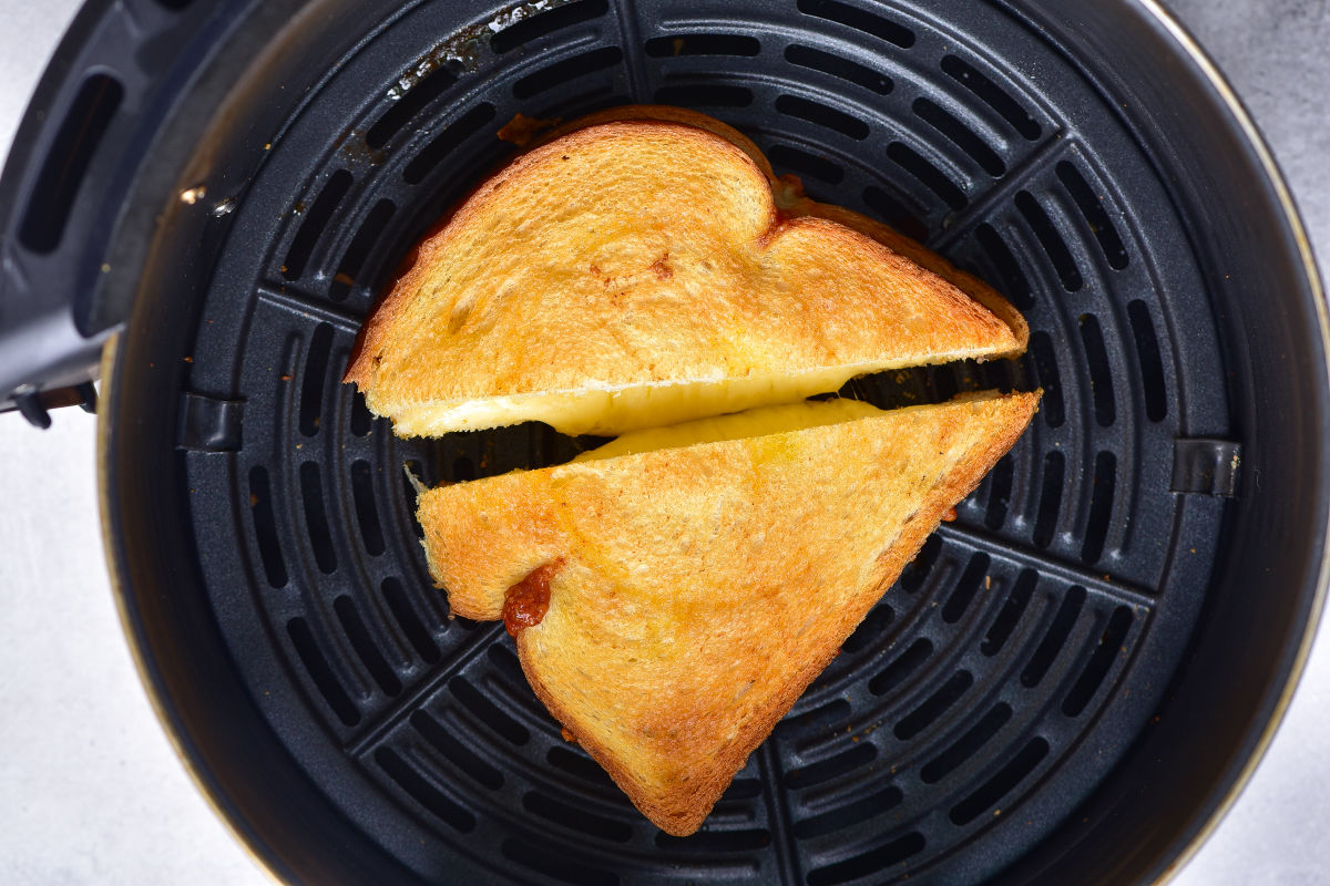 air fryer grilled cheese sandwich.