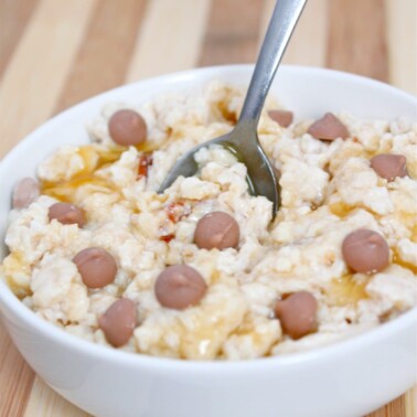 Caramel Cookie Dough #Oatmeal- Have an adding zing in your morning oats with these #glutenfree #sugarfree and #highprotein oats which clock in at under 250 calories! #breakfast - @thebigmansworld.com