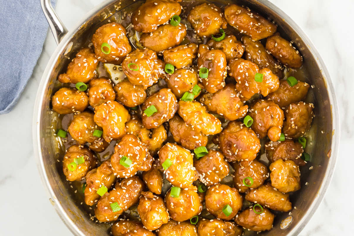 chicken with sesame seeds and green onions.