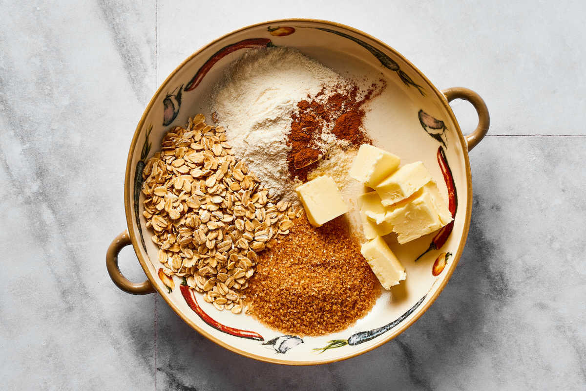 crumb topping ingredients.