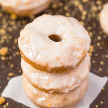 Healthy Flourless Cinnamon Bun Breakfast Doughnuts- Fluffy and satisfying doughnuts made with NO butter, NO oil, NO flour and NO sugar yet tastes amazing- The Glaze is protein packed too! {vegan, gluten free, paleo recipe}- thebigmansworld.com