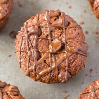 Healthy BLENDER Pumpkin Breakfast Muffins made with NO butter, oil, flour or sugar but you'd never tell- Freezer friendly, Easy AND delicious! The perfect snack or dessert too! {vegan, gluten free, flourless, paleo recipe}- thebigmansworld.com