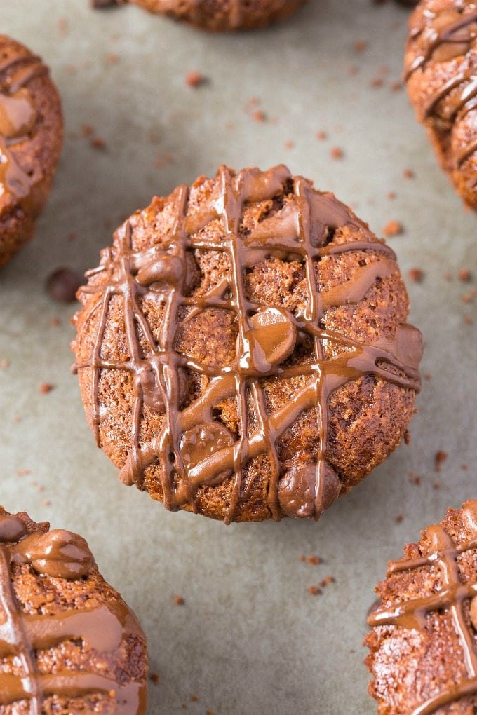 Healthy BLENDER Pumpkin Breakfast Muffins made with NO butter, oil, flour or sugar but you'd never tell- Freezer friendly, Easy AND delicious! The perfect snack or dessert too! {vegan, gluten free, flourless, paleo recipe}- thebigmansworld.com