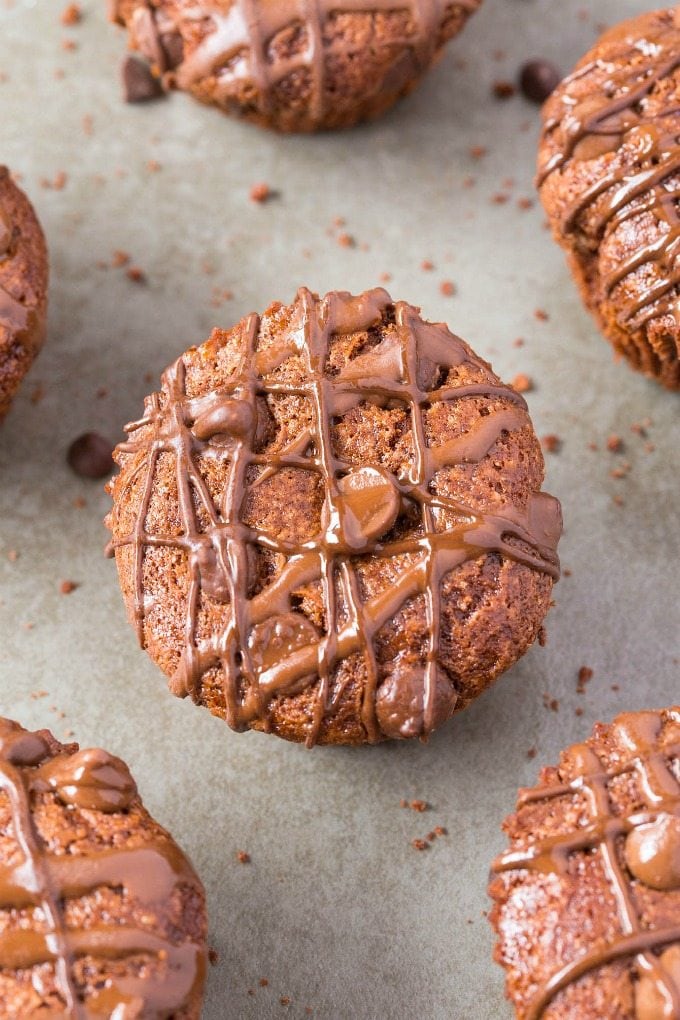 Healthy BLENDER Pumpkin Breakfast Muffins made with NO butter, oil, flour or sugar but you'd never tell- Freezer friendly, Easy AND delicious! The perfect snack or dessert too! {vegan, gluten free, flourless, paleo recipe}- thebigmansworld.com