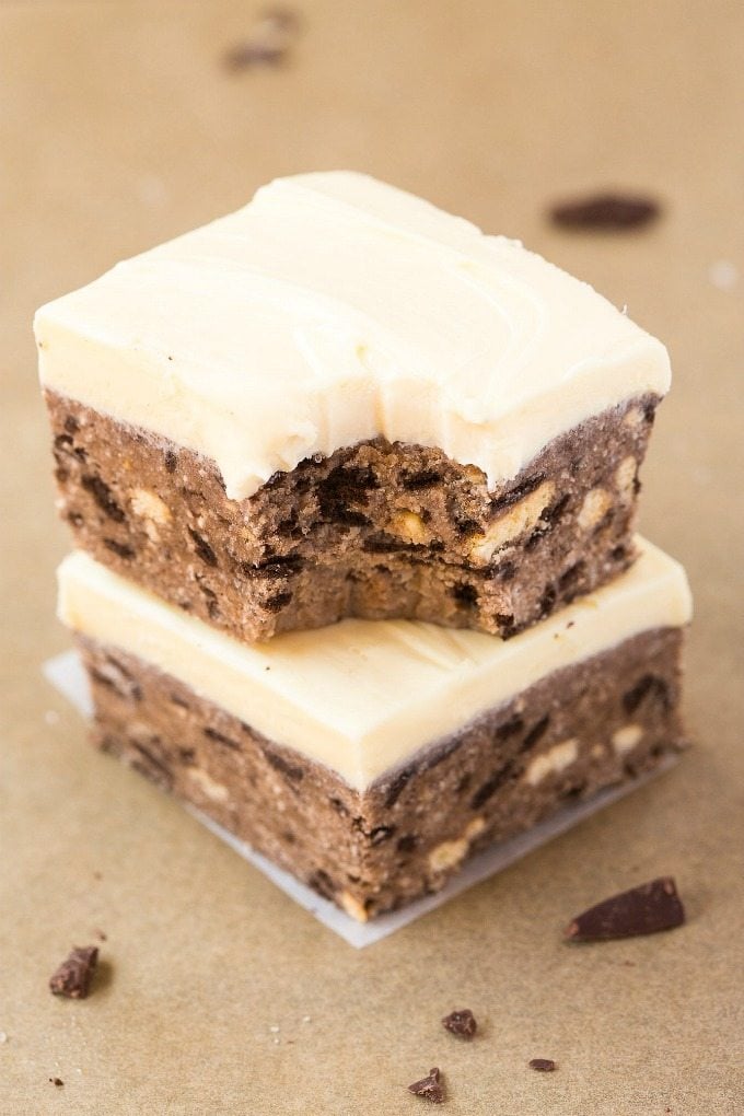 Healthy No Bake Cookies and Cream Breakfast Bars (V, GF, P, SF)- Enjoy dessert for breakfast with this guilt-free, grab-and-go, portable, easy no bake bars which are just like a cookies and cream cheesecake- {vegan, gluten free, paleo recipe}- thebigmansworld.com