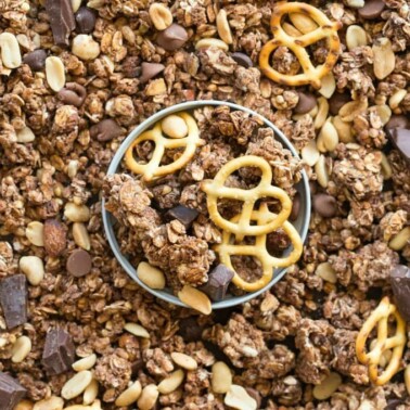 Easy gluten free and vegan chocolate peanut butter granola recipe