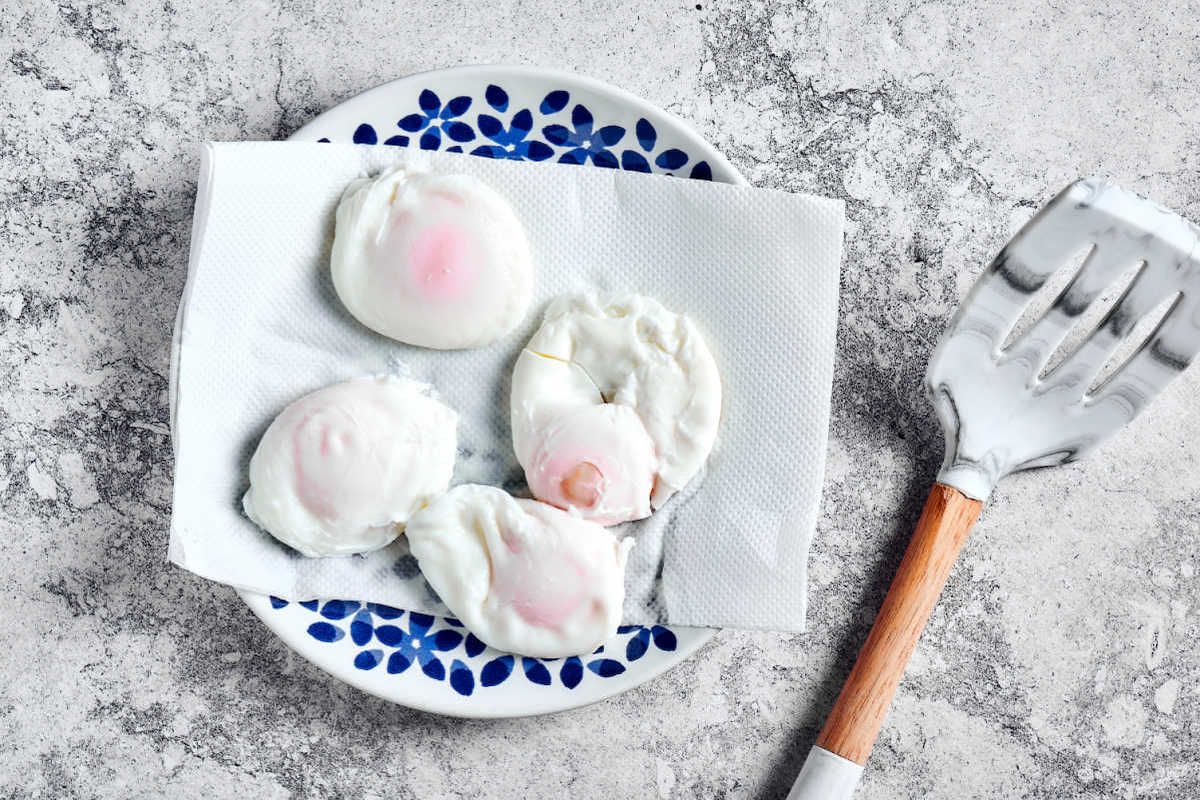 poached eggs for cilbir.