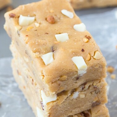 Healthy No Bake Pralines and Cream Protein Bars recipe- The ultimate snack bar which tastes like dessert and takes minutes to make- It's like eating candy but SO healthy- No butter, oil or sugar! {vegan, gluten free, paleo options}