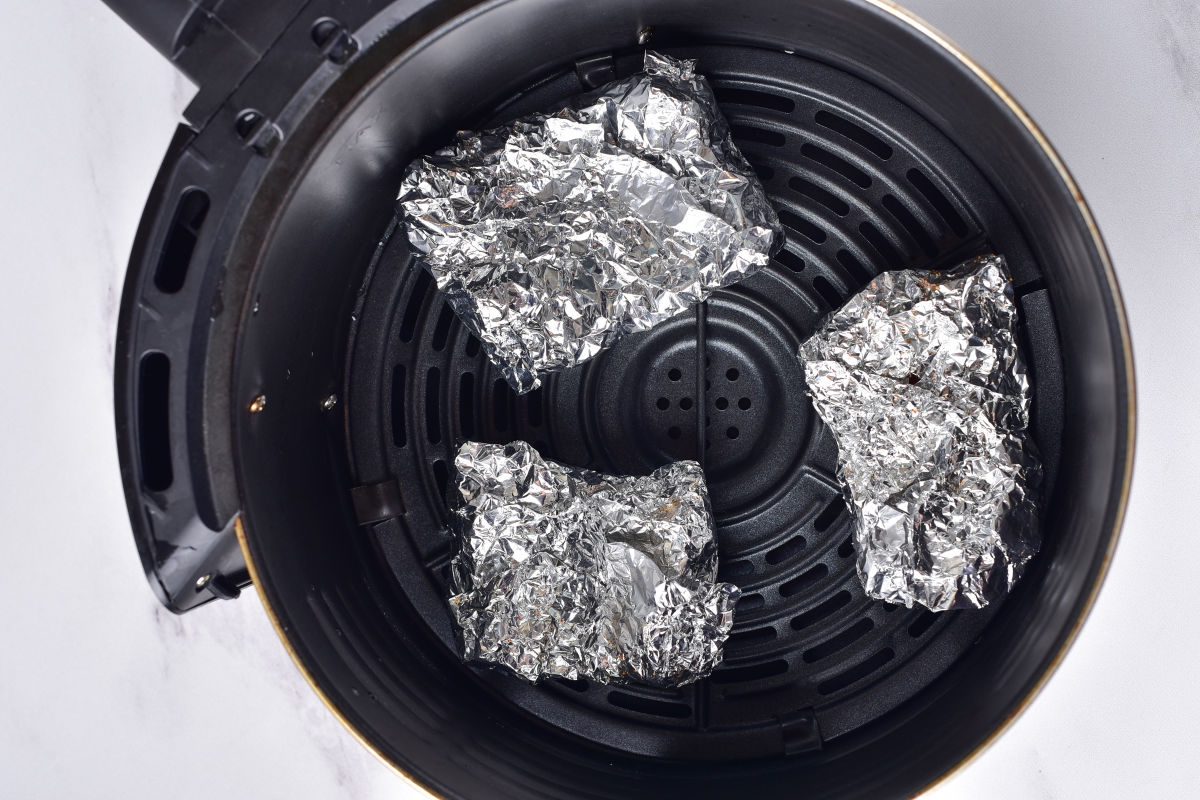 ribs in tin foil in air fryer.